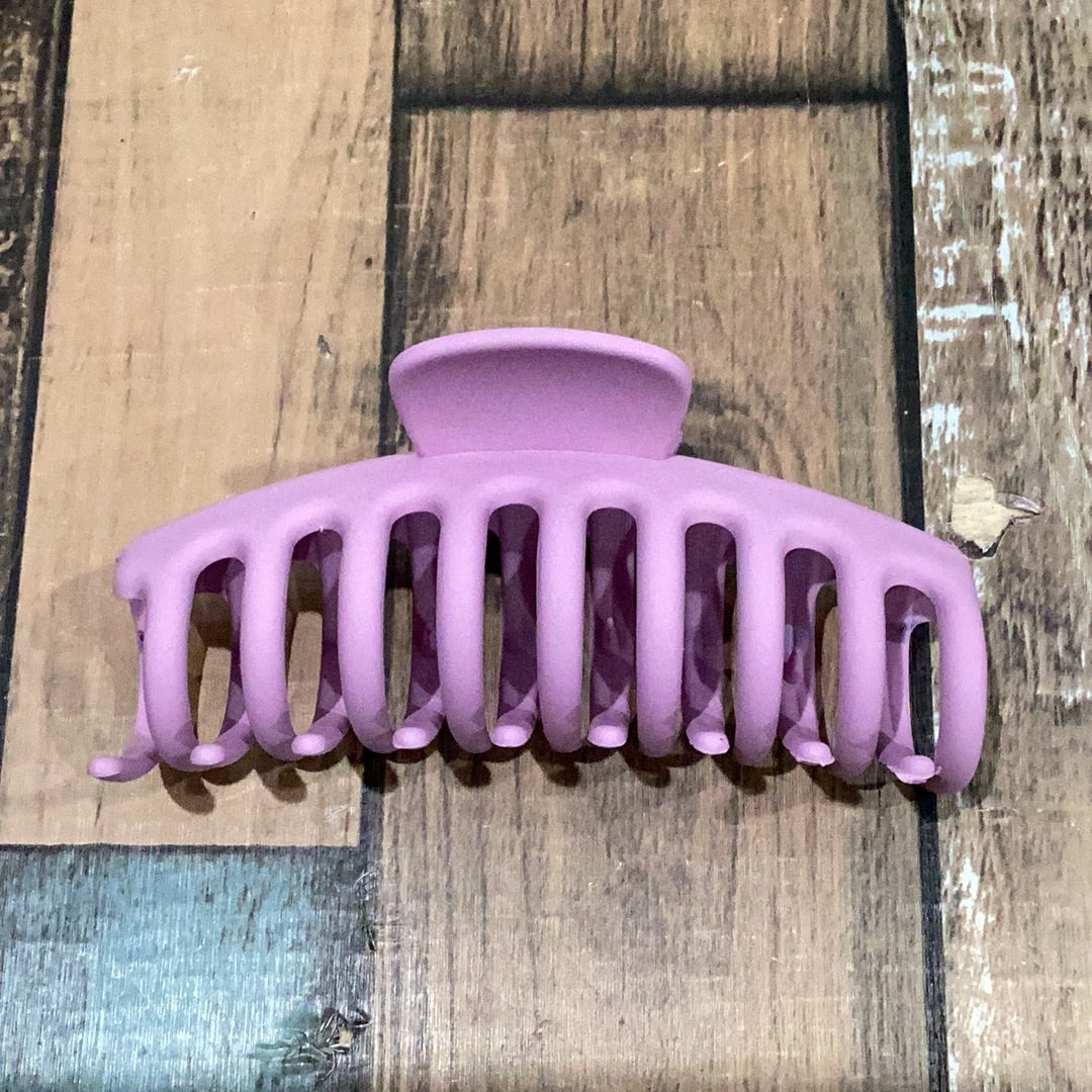 Large, rounded hair claw; Orchid