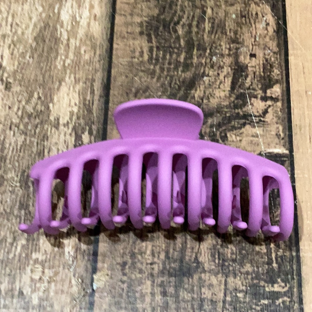 Large, rounded hair claw; Pale Purple