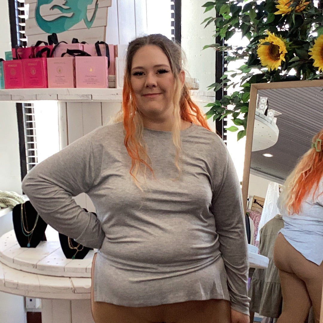 Curvy, Long Sleeve Raglan Detail Top. Heather Gray. Available in Sizes 1X-3X