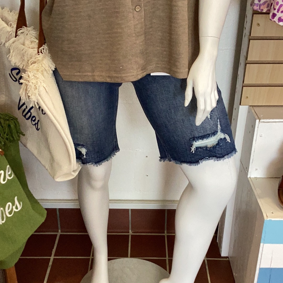 Plus size mid-rise bermuda shorts available in sizes 1X and 2X 95% Cotton, 3.5% Polyester, 1.5% Spandex