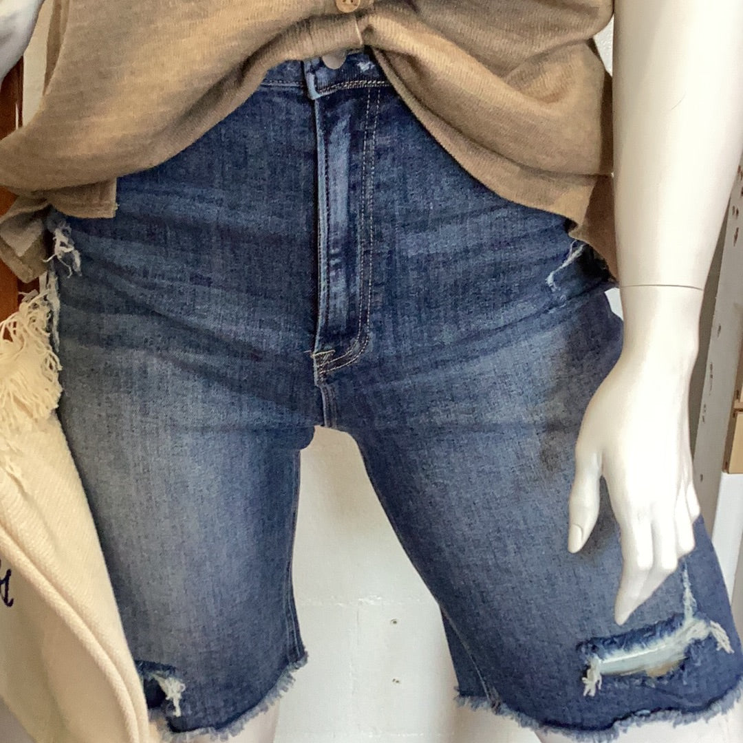 Plus size mid-rise bermuda shorts available in sizes 1X and 2X 95% Cotton, 3.5% Polyester, 1.5% Spandex