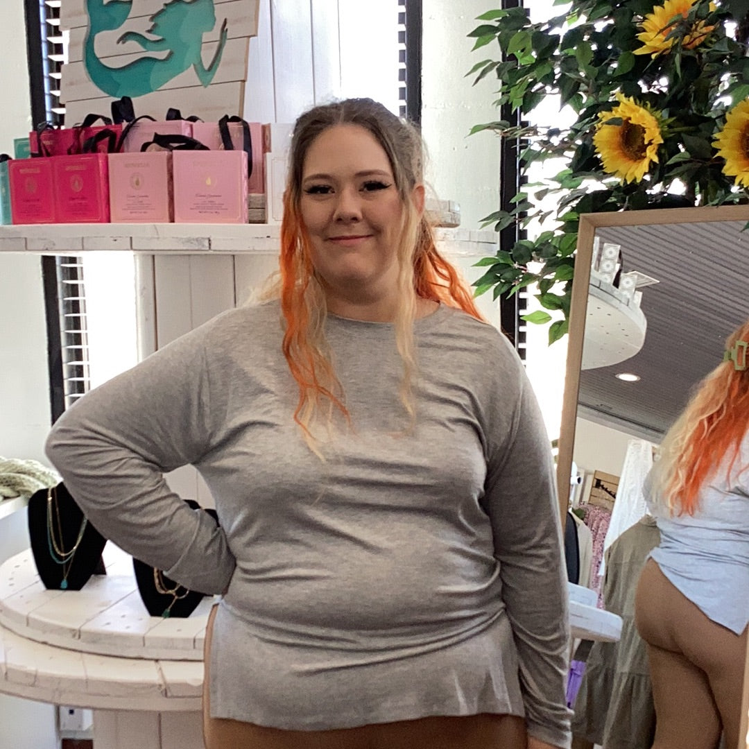 Curvy, Long Sleeve Raglan Detail Top. Heather Gray. Available in Sizes 1X-3X