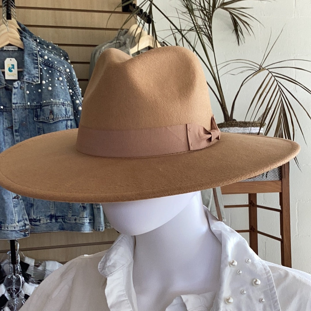 Fedora 65% Cotton 35% Polyester. Camel